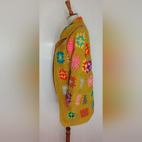 VINTAGE HAND CROCHETED CARDIGAN - Picture 3 of 12